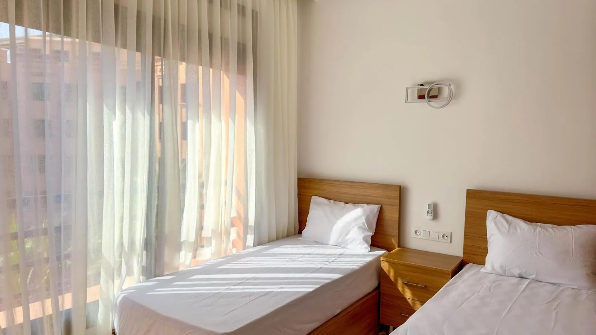 Apartman Top Location, Neuf, Piscine & Comfort Marrákes